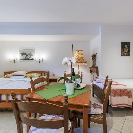 Awesome Studio In Pula With Wifi Exteriör bild