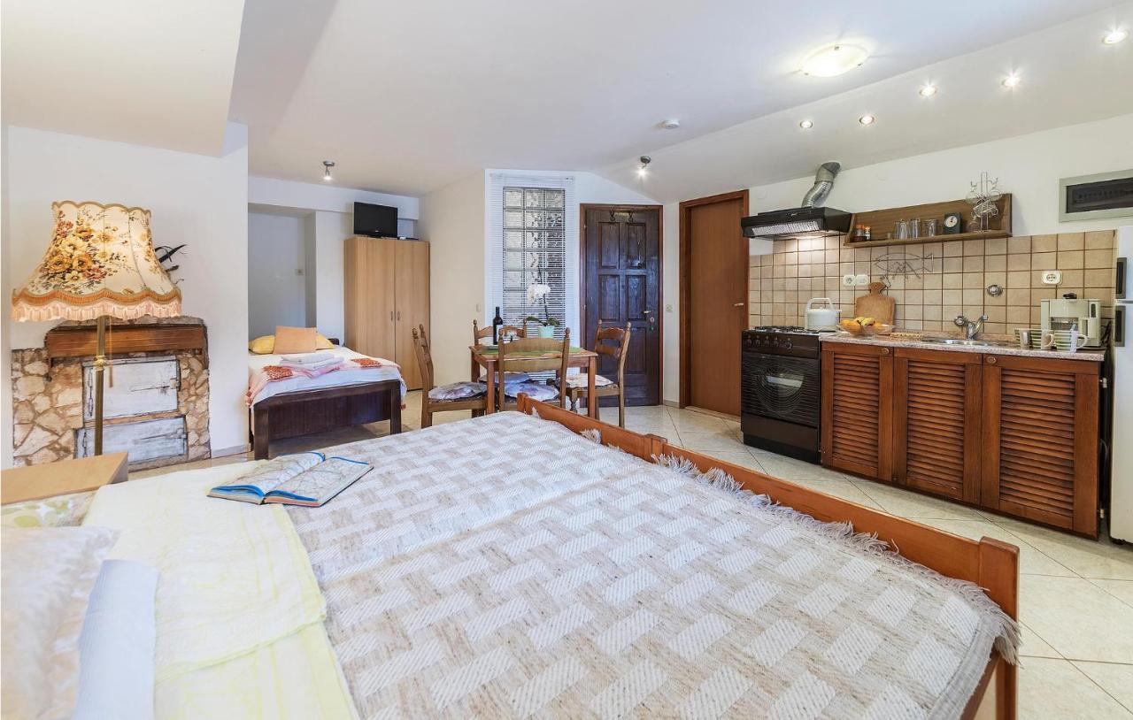 Awesome Studio In Pula With Wifi Exteriör bild